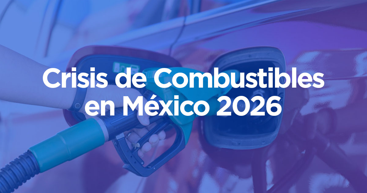 Tractocamiones en carretera de México enfrentando la volatilidad logística por la crisis de combustibles de abril 2026.